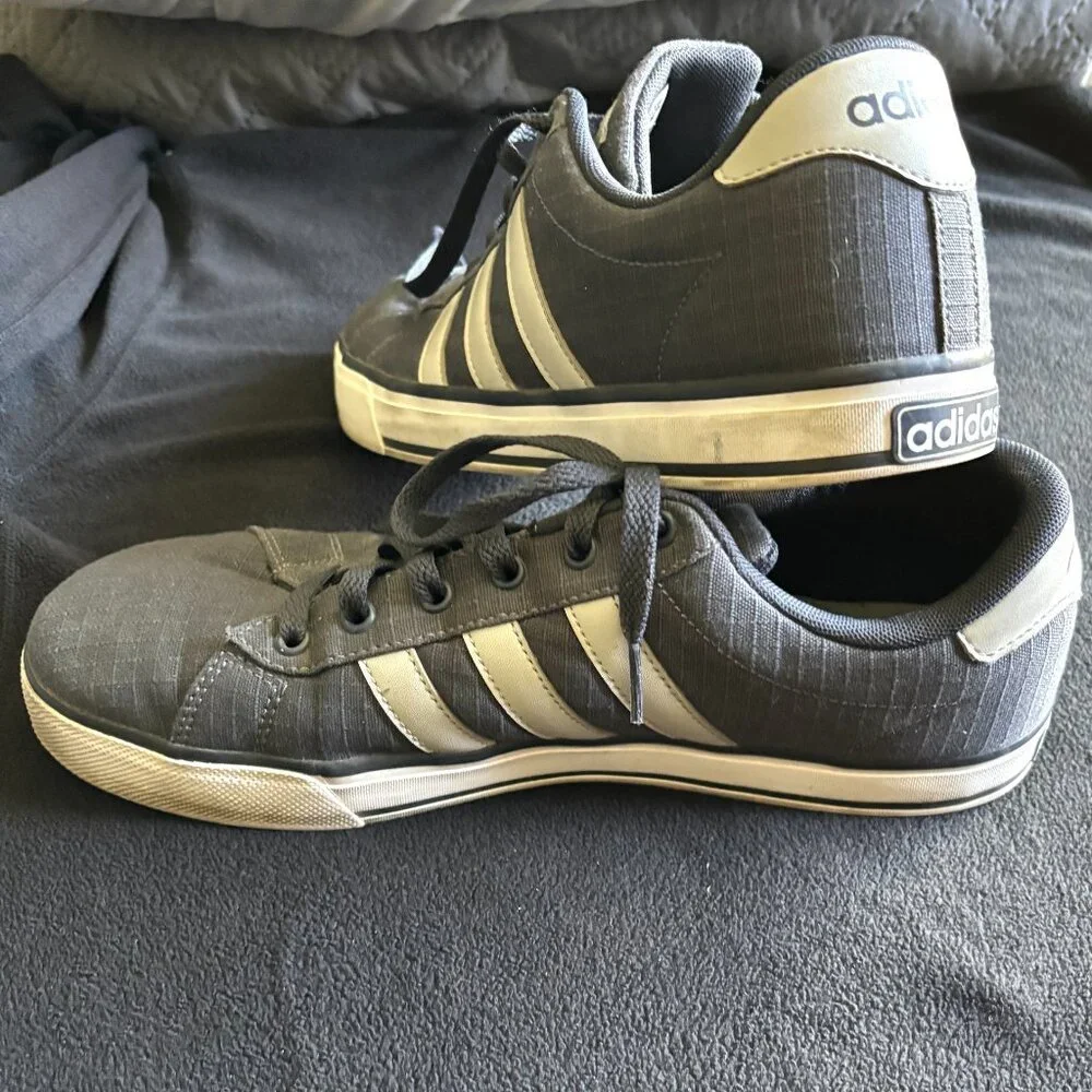 Men’s Size 9 | Adidas Blue Gray Daily Vulc Shoes or Sneakers - Picture 3 of 8